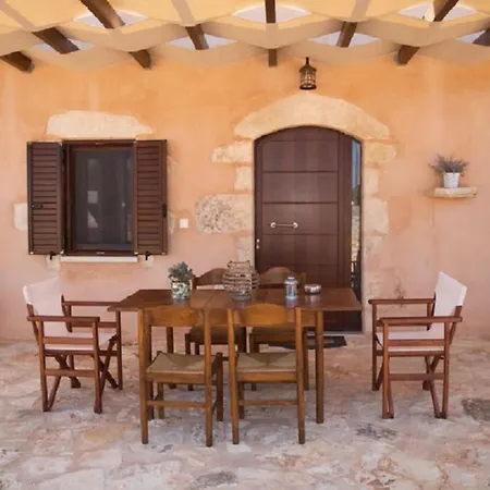 Iliopetra Villa *